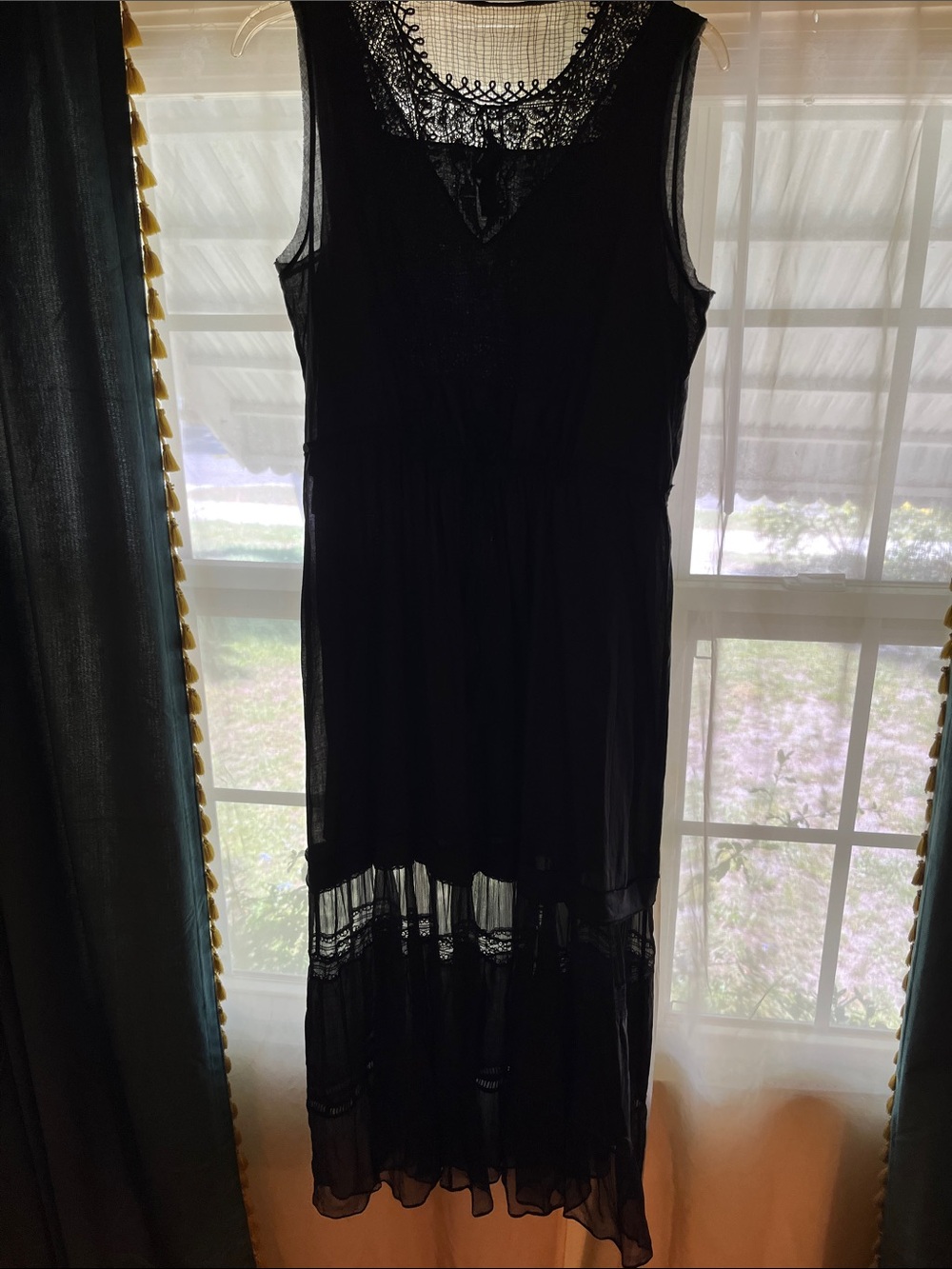Elie Tahari Black Sleeveless Maxi Dress in linen & chiffon. SZ L